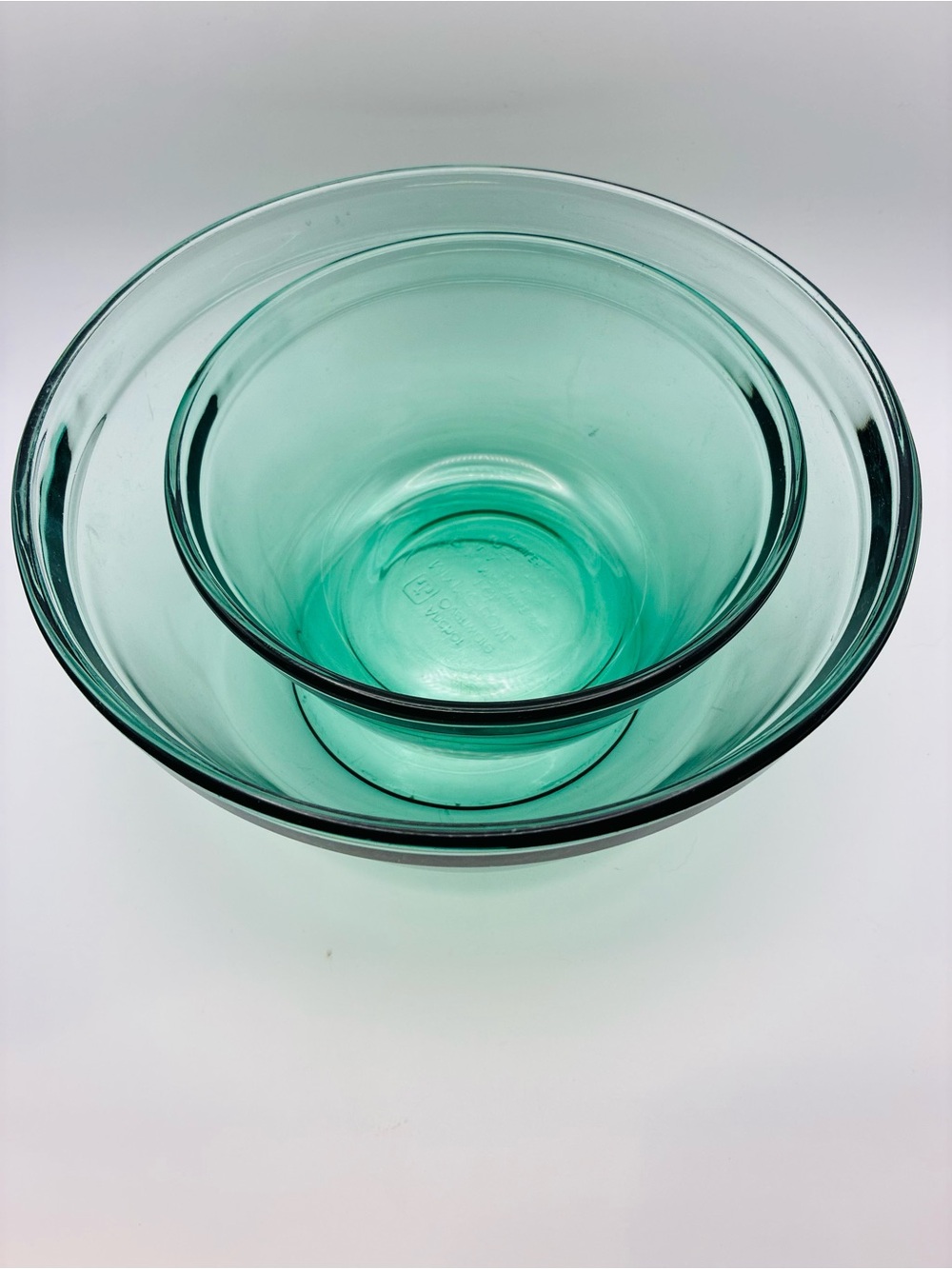 Set Two Anchor Hocking green mixing bowls 2.5 Quarts, And 1.5 Quart